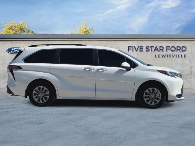 2025 Toyota Sienna XLE 7 Passenger