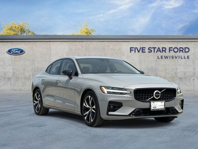 2024 Volvo S60 B5 Core Dark Theme