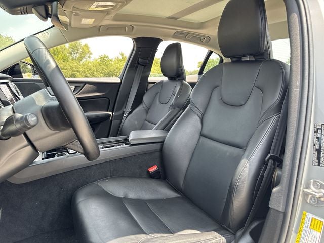 2024 Volvo S60 B5 Core Dark Theme