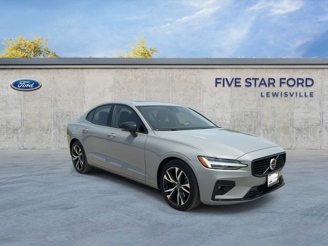 2024 Volvo S60 B5 Core Dark Theme