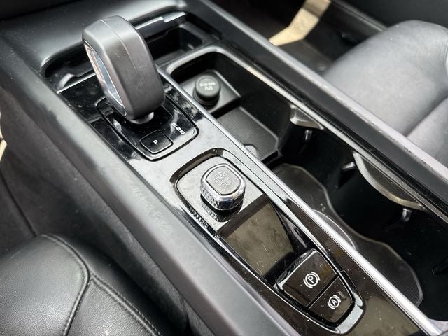 2024 Volvo S60 B5 Core Dark Theme