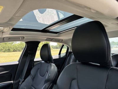 2024 Volvo S60 B5 Core Dark Theme