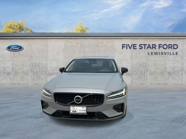2024 Volvo S60 B5 Core Dark Theme