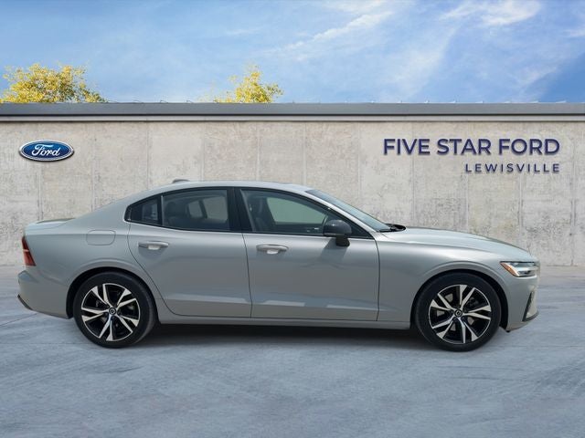 2024 Volvo S60 B5 Core Dark Theme