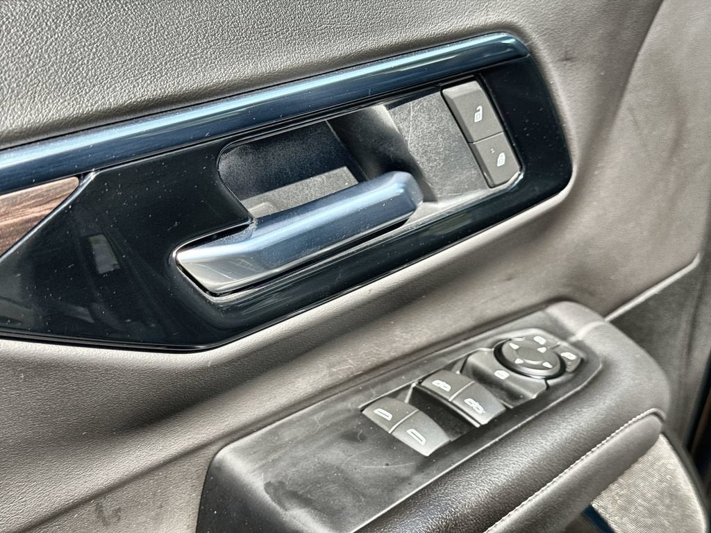 2025 Chevrolet Suburban LS