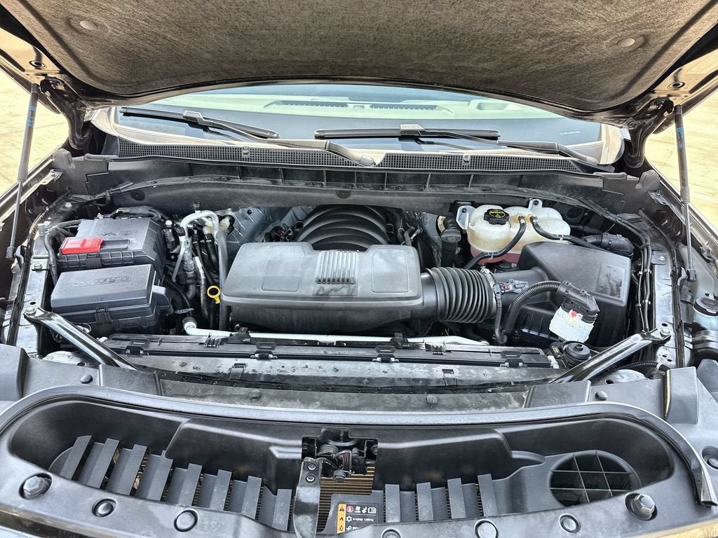 2025 Chevrolet Suburban LS