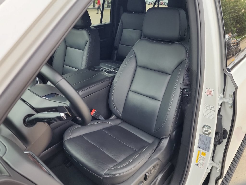 2025 Chevrolet Suburban Z71 - Photo 11