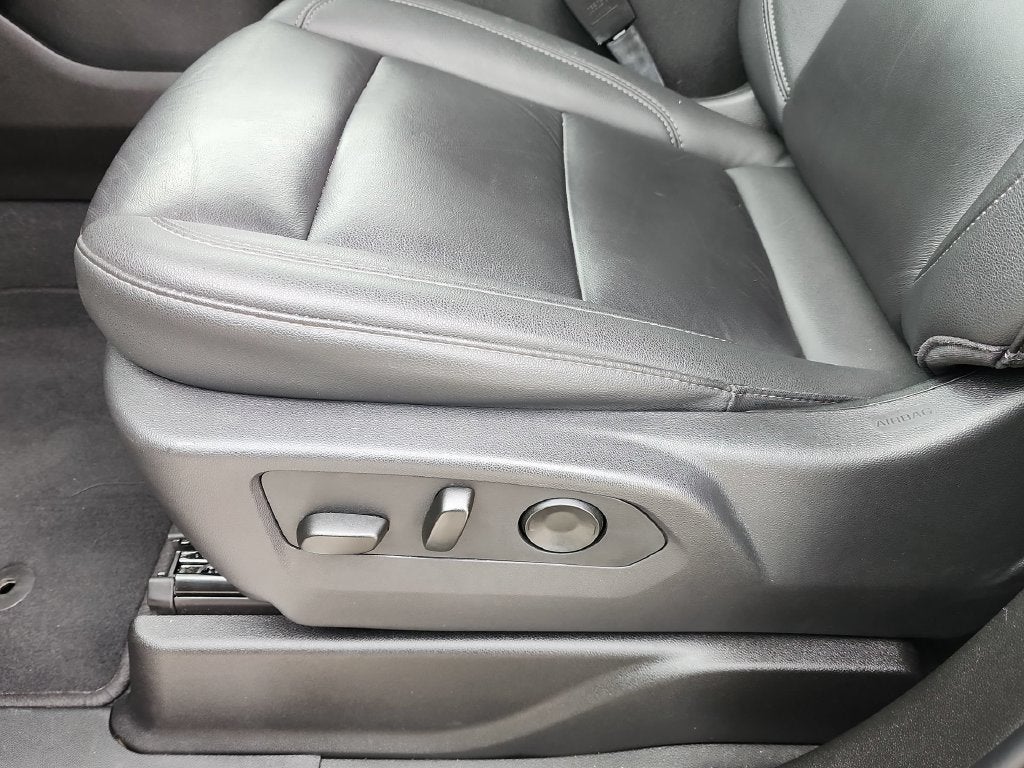 2025 Chevrolet Suburban Z71 - Photo 12