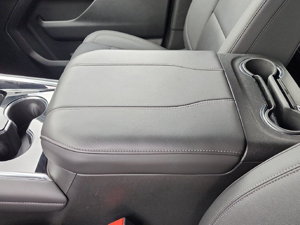 2025 Chevrolet Suburban Z71 - Photo 21