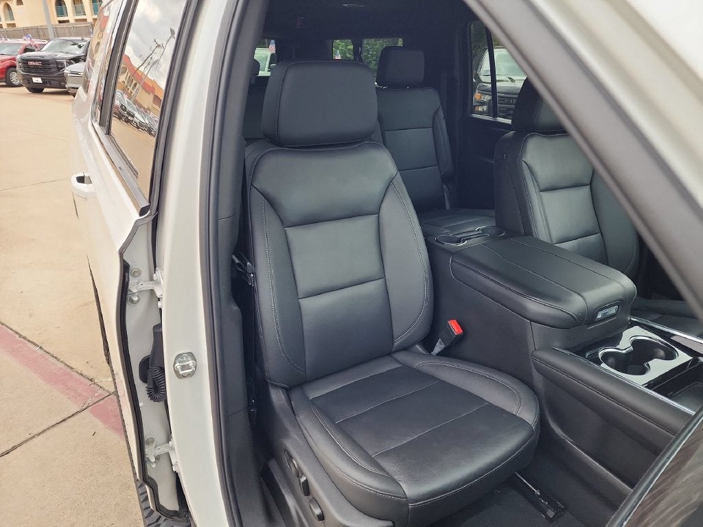 2025 Chevrolet Suburban Z71 - Photo 25