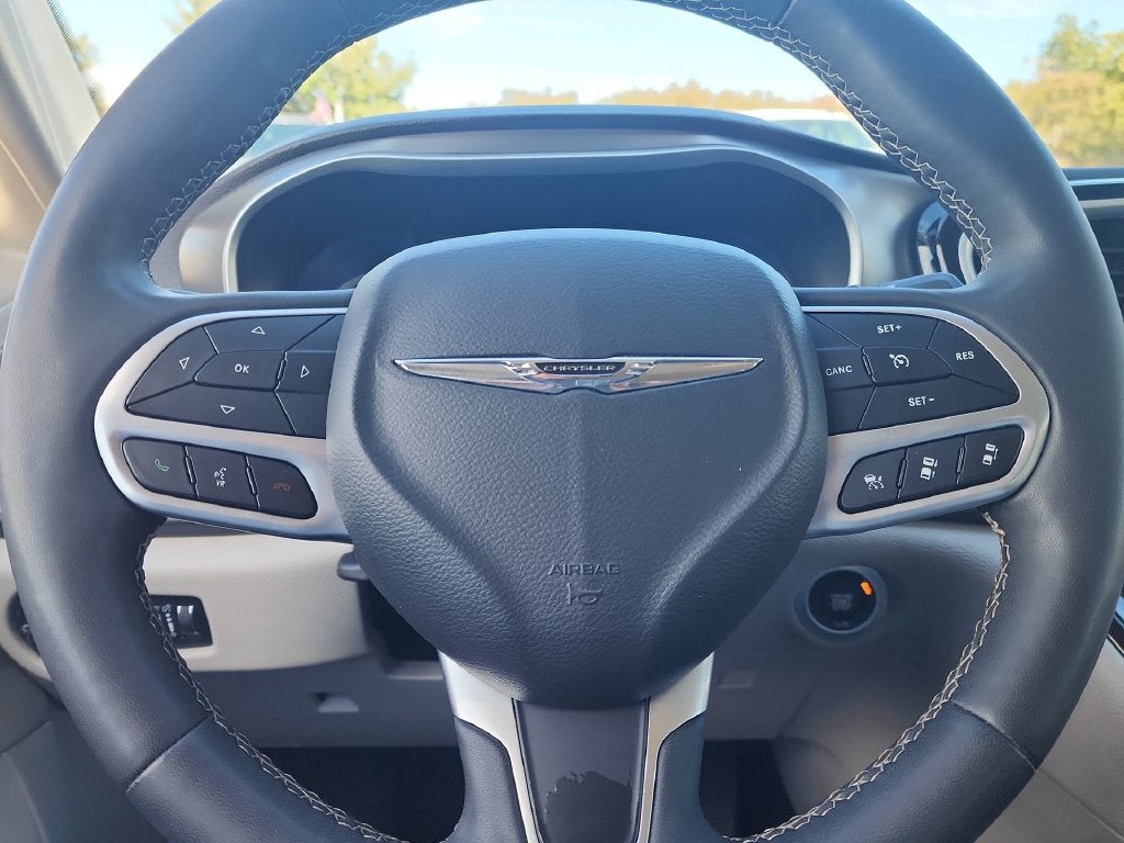 2024 Chrysler Pacifica Hybrid Select