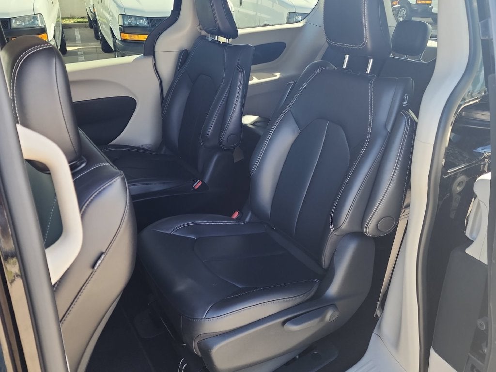 2024 Chrysler Pacifica Hybrid Select