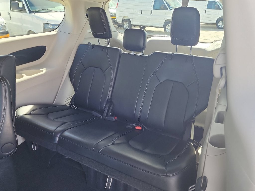 2024 Chrysler Pacifica Hybrid Select