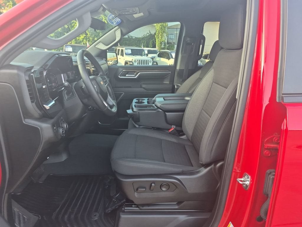 2025 Chevrolet Silverado 1500 LT