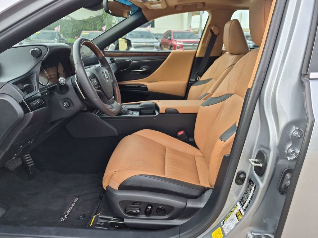 2022 Lexus ES ES 300h Ultra Luxury