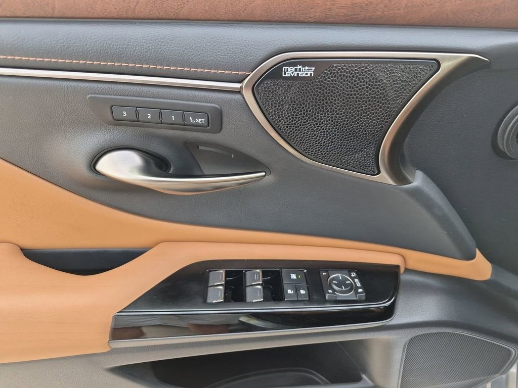 2022 Lexus ES ES 300h Ultra Luxury