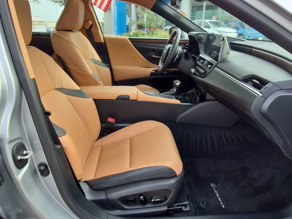 2022 Lexus ES ES 300h Ultra Luxury