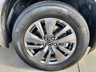 2024 Nissan Pathfinder SV
