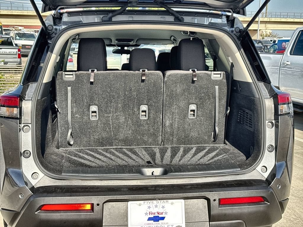 2024 Nissan Pathfinder SV