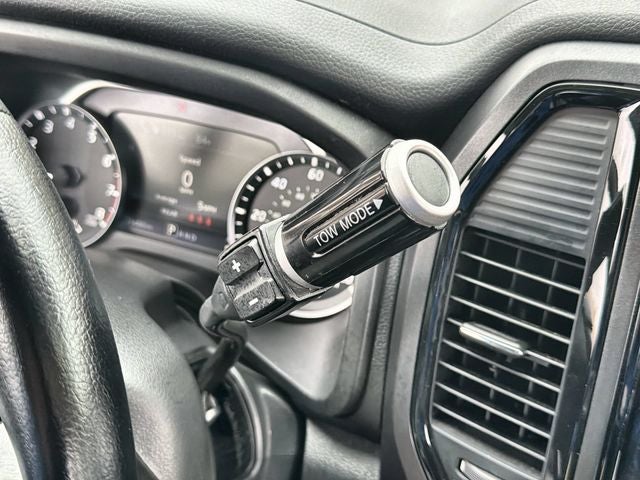 2023 Nissan Titan SV