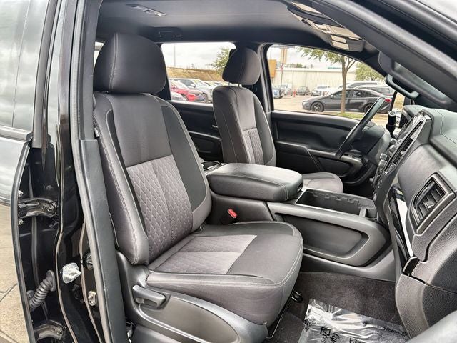 2023 Nissan Titan SV
