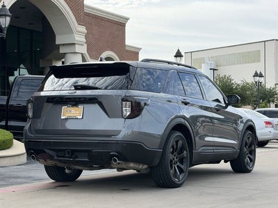 2023 Ford Explorer ST-Line