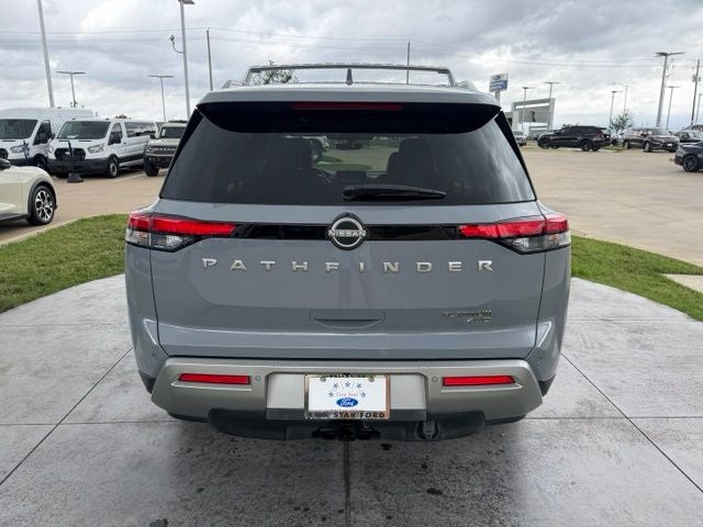 2023 Nissan Pathfinder Platinum