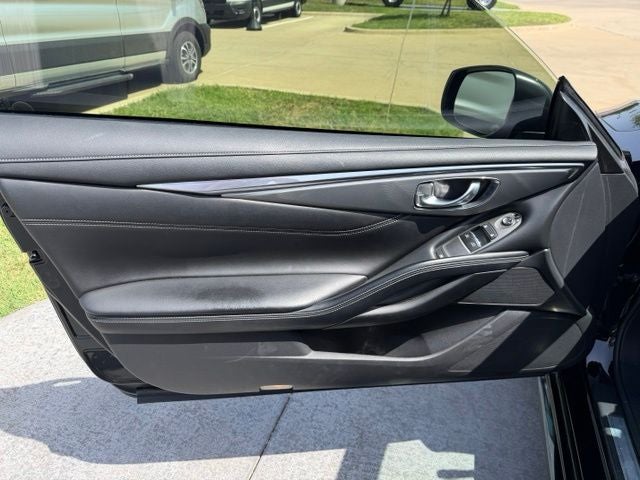 2018 INFINITI Q60 2.0t Base